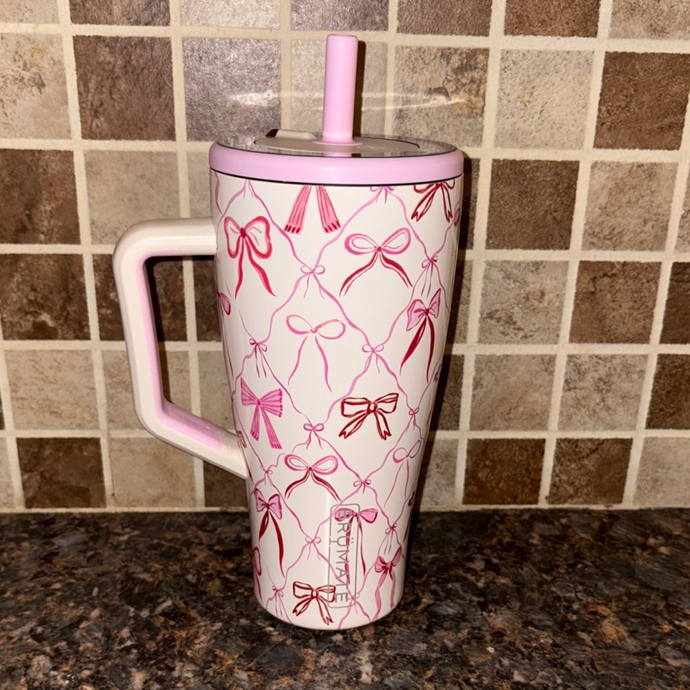 Brumate
30oz Era Handled Tumbler in Bows